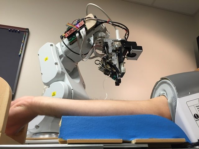 ساخت رباتی برای خونگیری از بیمارانی که رگهای خونی آنها بهخوبی در دسترس نیست blood robot min - ساخت رباتی برای خونگیری از بیمارانی که رگهای خونی آنها بهخوبی در دسترس نیست